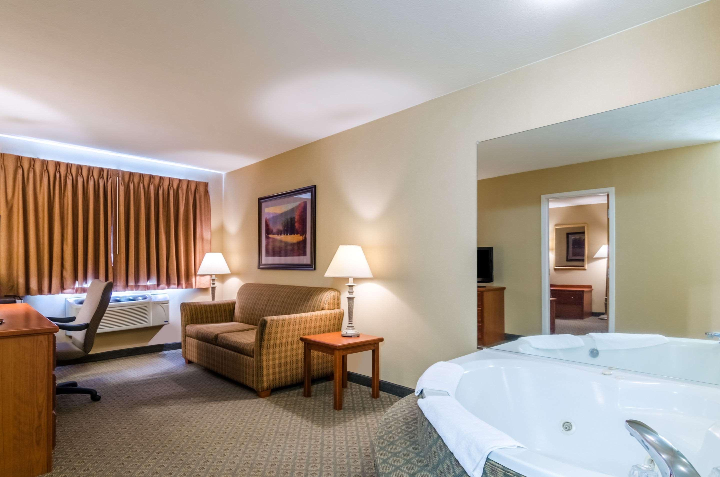 Super 8 By Wyndham Cozad Hotel Buitenkant foto