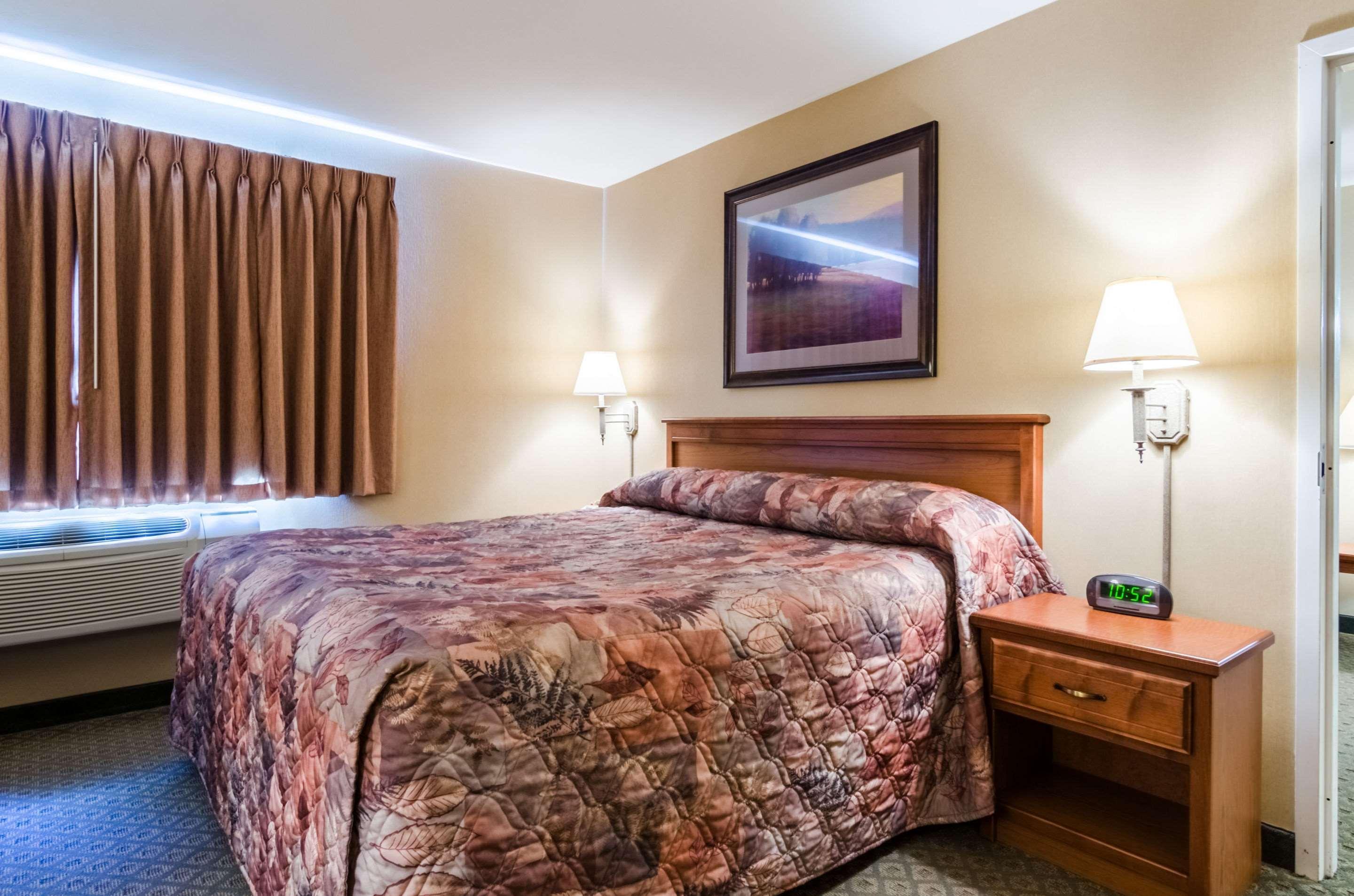 Super 8 By Wyndham Cozad Hotel Buitenkant foto